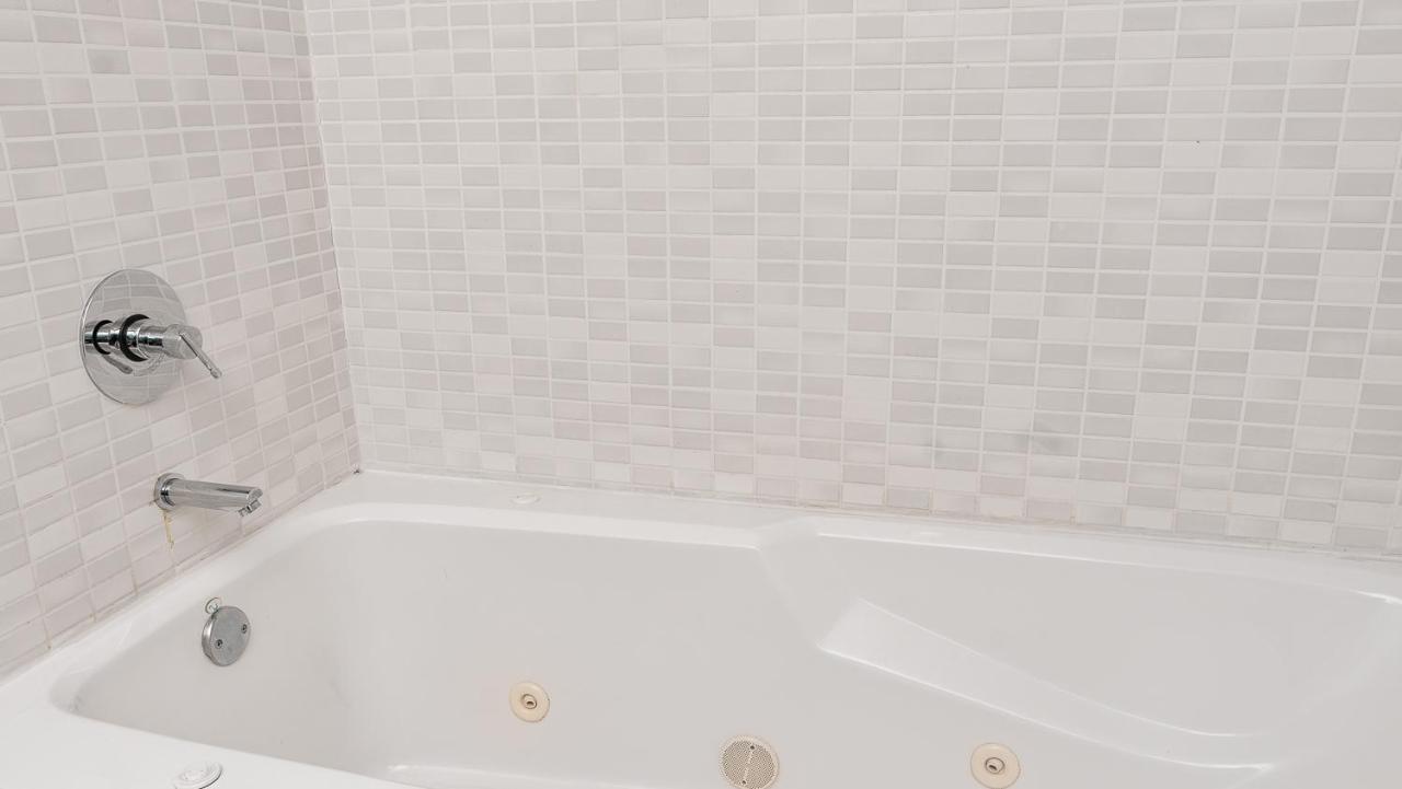 マイアミ Modern Private Studio - King Bed, Jacuzzi, Balcony And Poolアパートホテル エクステリア 写真
